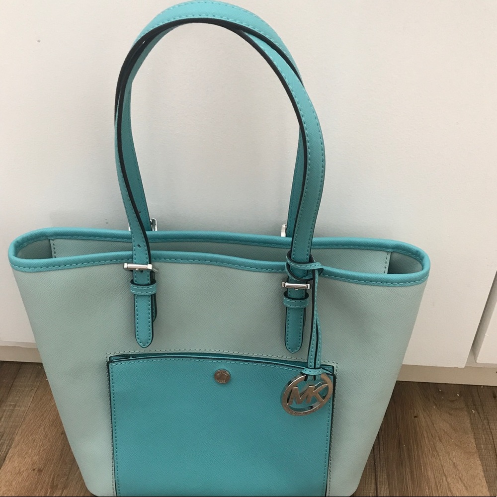 MK MD TZ Snap Pocket Tote FLASH SALE ⚠️